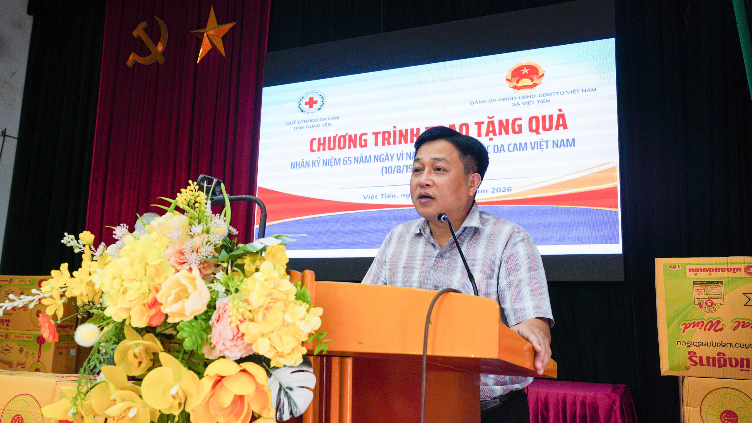 Xã Việt Tiến tổ chức trao quà cho nạn nhân chất độc da cam có hoàn cảnh khó khăn