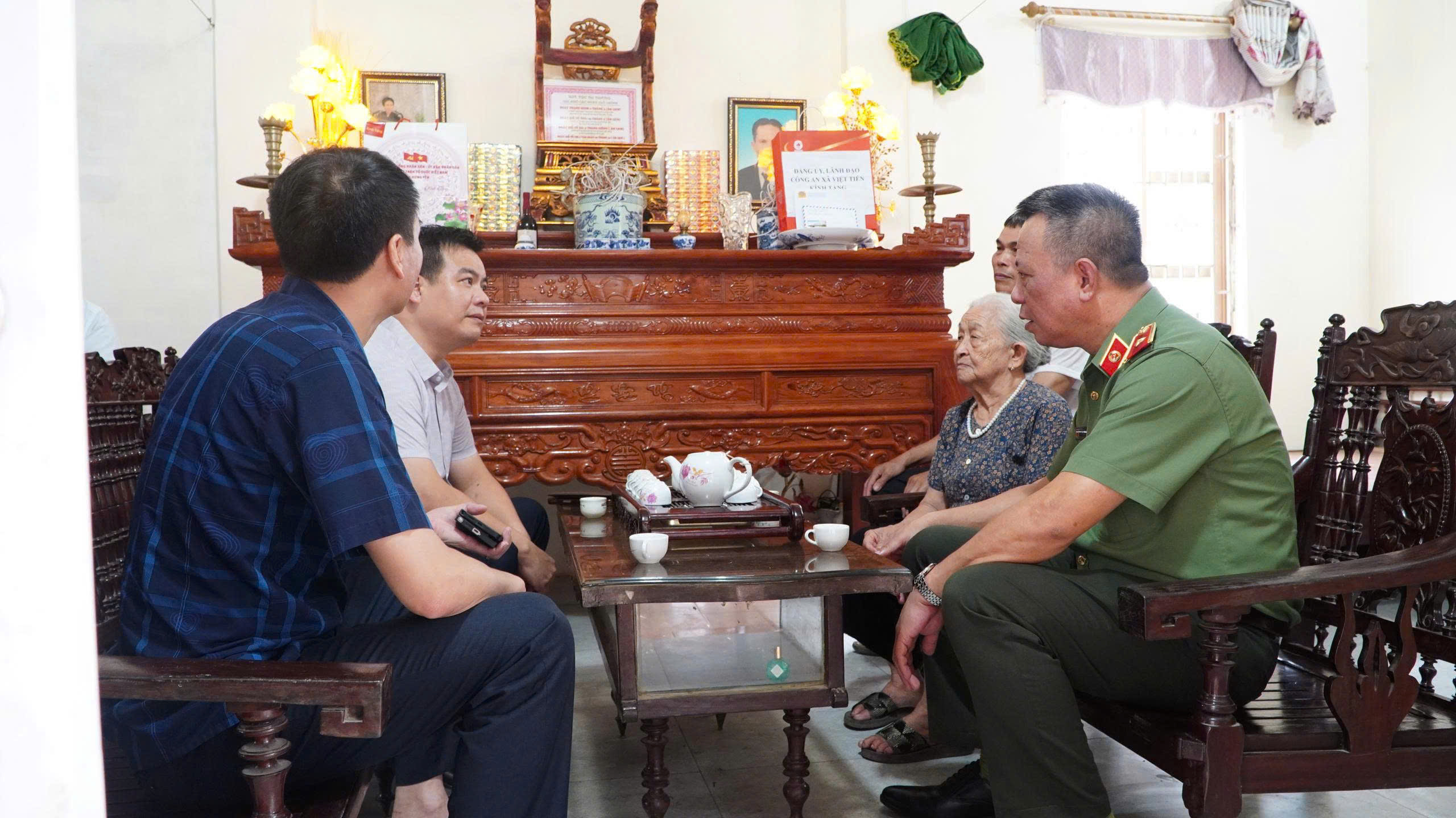 Lãnh đạo tỉnh kiểm tra công tác chuẩn bị tổ chức Ngày hội toàn dân bảo vệ an ninh Tổ quốc tại xã Việt Tiến