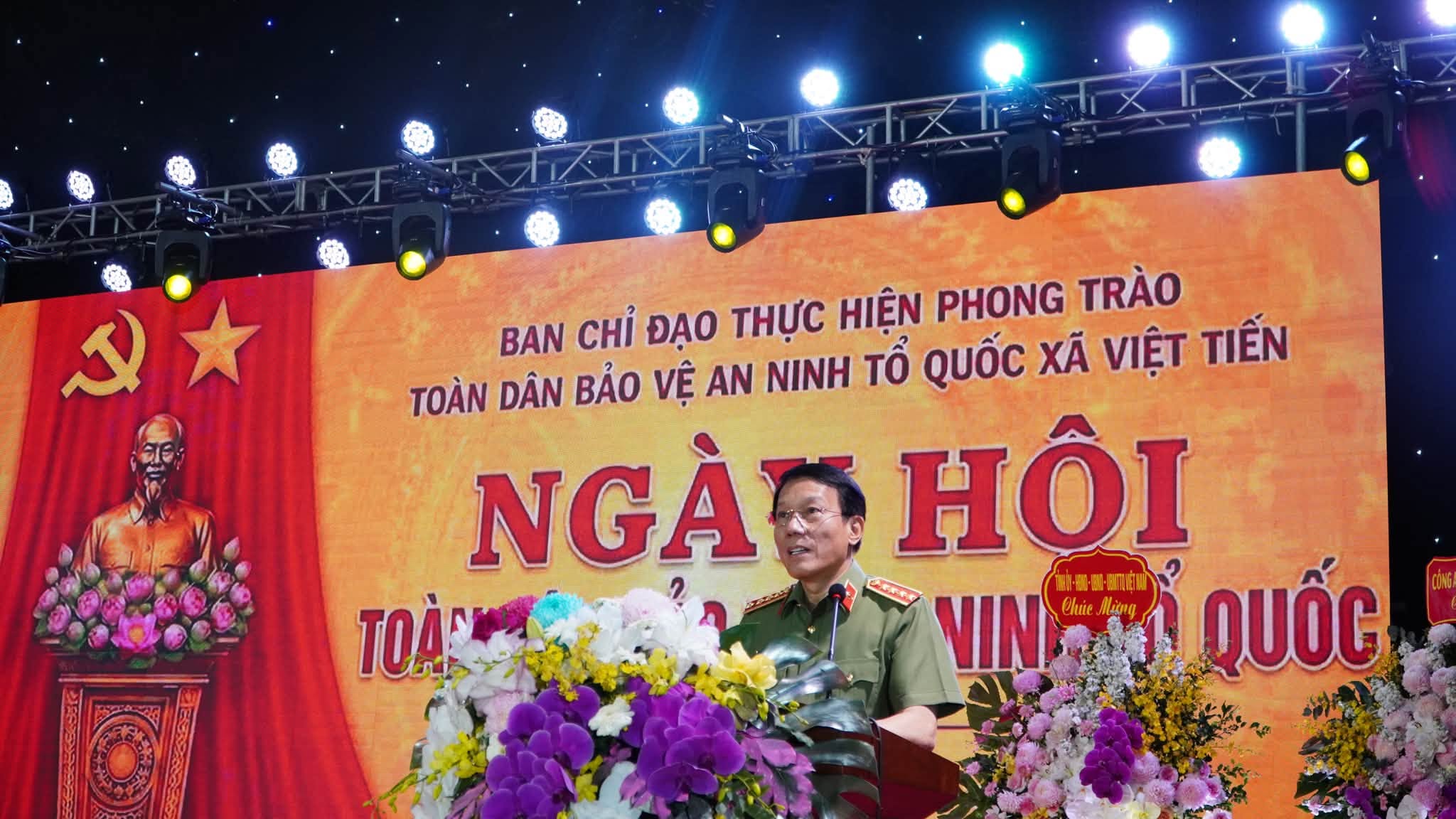 Đại tướng Lương Tam Quang, Ủy viên Bộ Chính trị, Bộ trưởng Bộ Công an dự Ngày hội Toàn dân bảo vệ an ninh Tổ quốc tại xã Việt Tiến