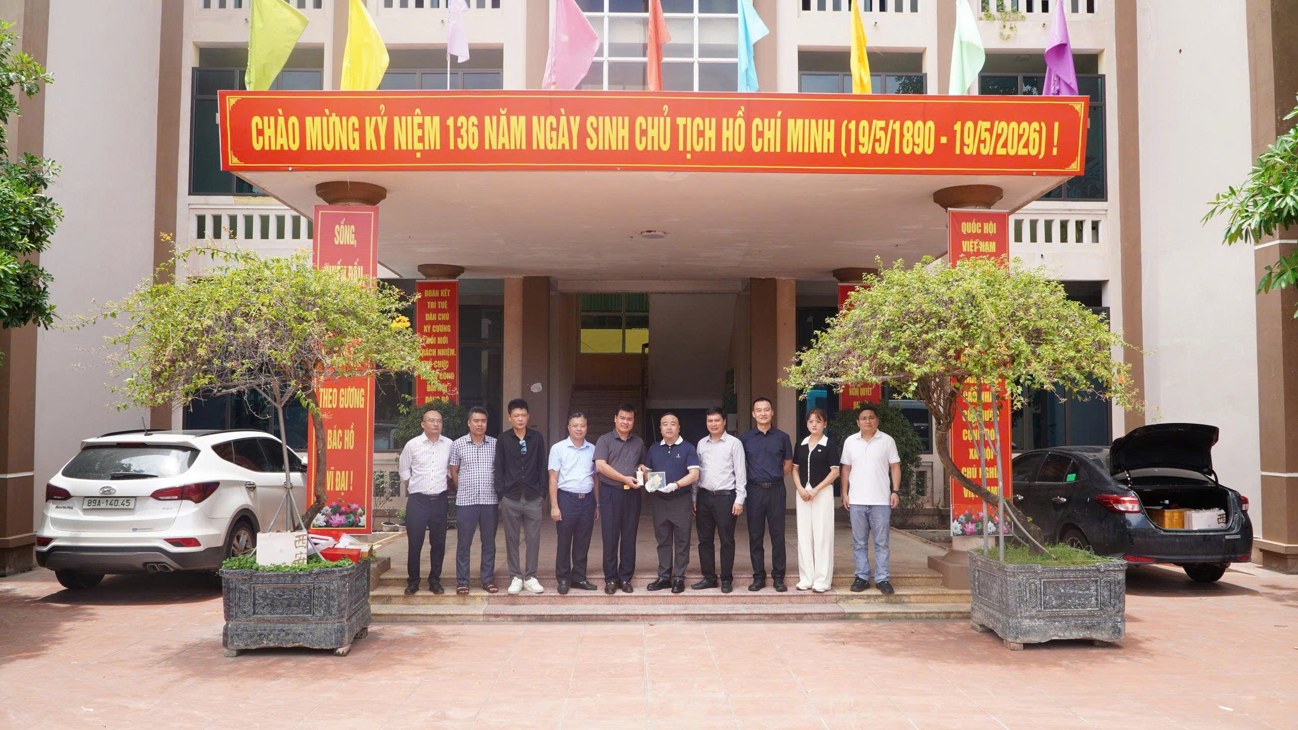 Đoàn Công ty TNHH Công nghệ Sinh học Dược Cốc Thụy Phong (Thiểm Tây, Trung Quốc) khảo sát, tìm hiểu môi trường đầu tư tại xã Việt Tiến