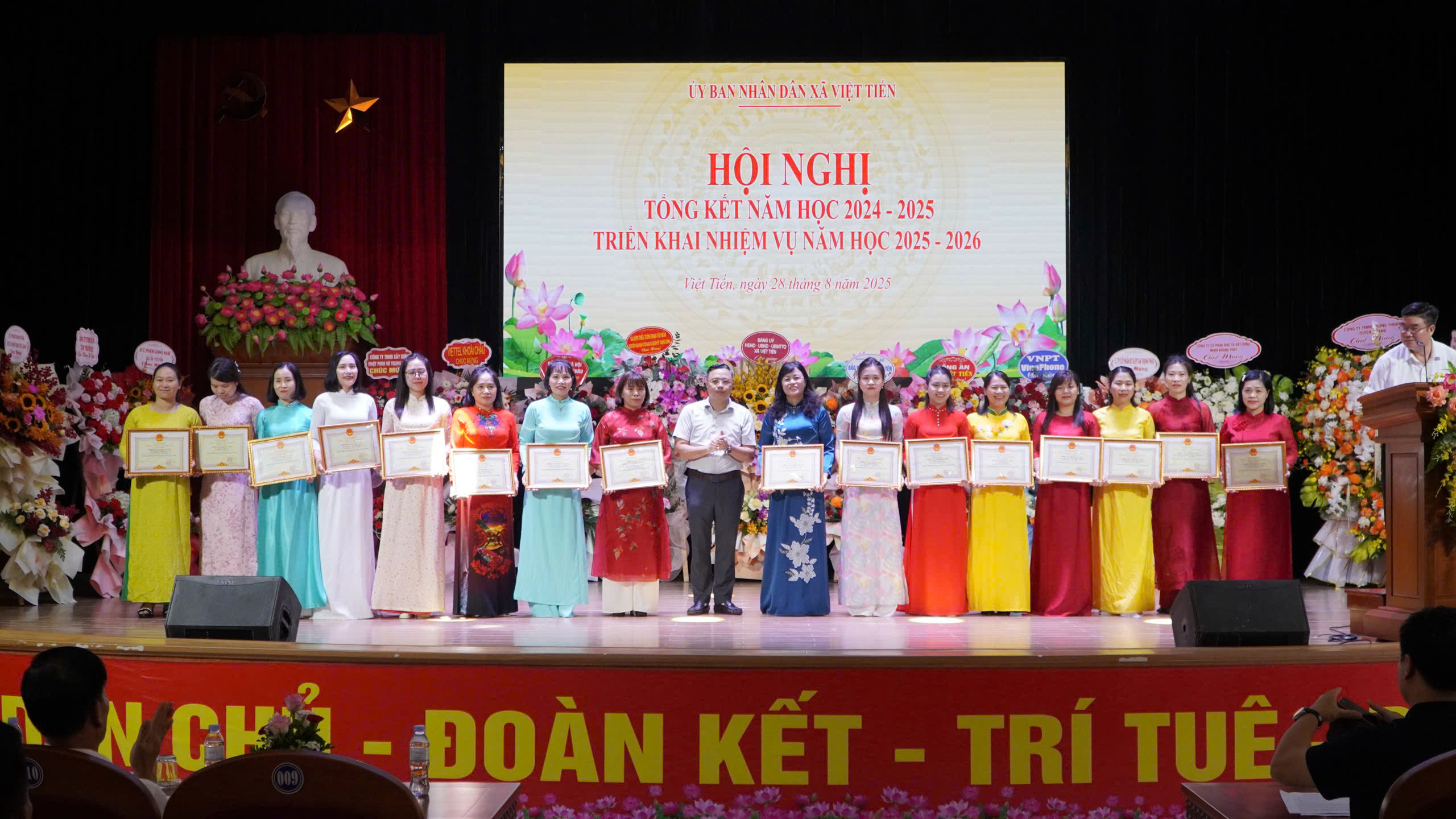 Xã Việt Tiến tổ chức Hội nghị Tổng kết năm học 2024 – 2025, triển khai phương hướng nhiệm vụ năm học 2025 – 2026