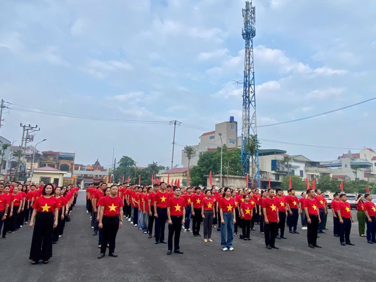 Xã Việt Tiến tổ chức Lễ chào cờ “Tôi yêu tổ quốc, quê hương tôi”.
