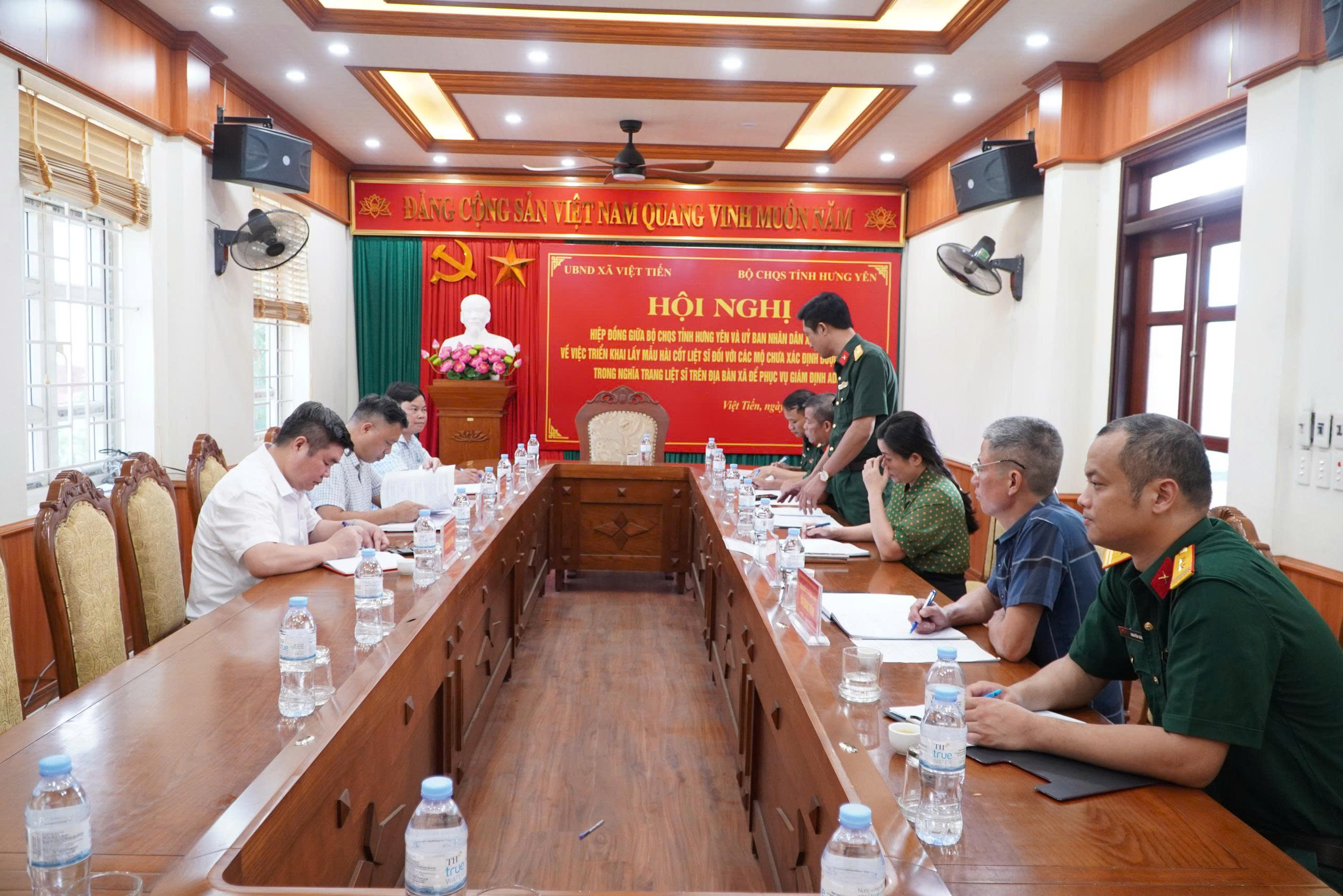 Hội nghị hiệp đồng triển khai công tác lấy mẫu hài cốt liệt sĩ trên địa bàn xã Việt Tiến