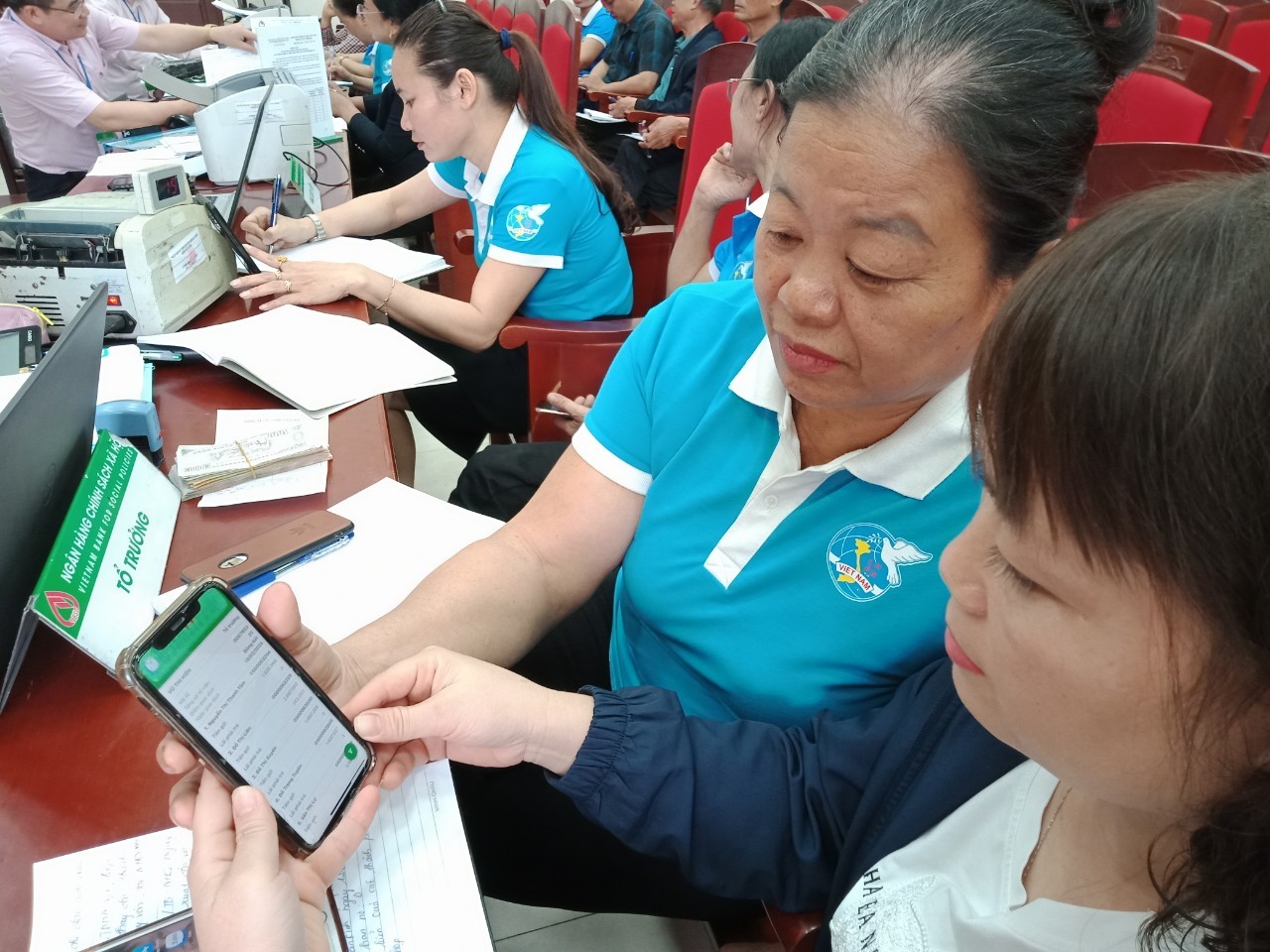 TÍCH CỰC CHUYỂN ĐỔI SỐ TRONG HOẠT ĐỘNG TÍN DỤNG CHÍNH SÁCH NHẰM PHỤC VỤ TỐT HƠN CÁC ĐỐI TƯỢNG HỘ NGHÈO VÀ CÁC ĐỐI TƯỢNG CHÍNH SÁCH KHÁC