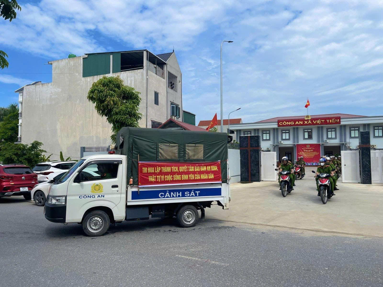 Công an xã Việt Tiến: Ngày đầu ra quân trấn áp tội phạm, vì bình yên cuộc sống của nhân dân