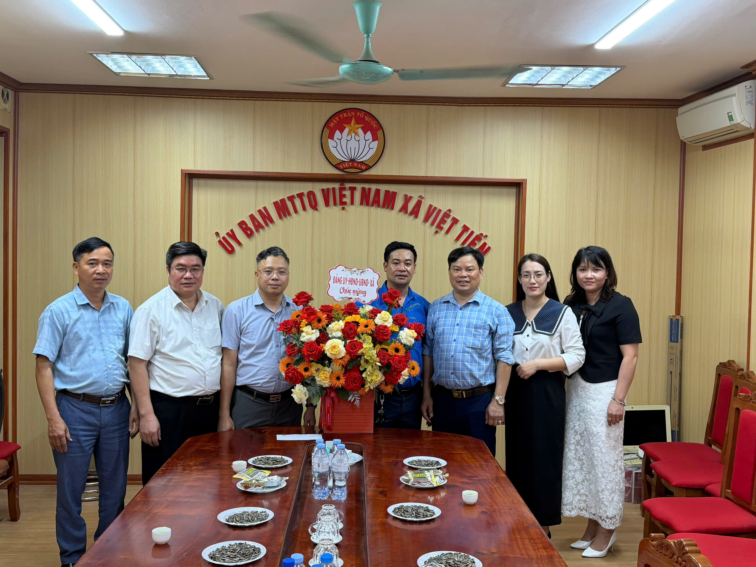 Lãnh đạo xã Việt Tiến chúc mừng các nhà trường dịp kỷ niệm 95 năm ngày thành lập Đoàn TNCS Hồ Chí Minh  (26/3/1931 - 26/3/2026)