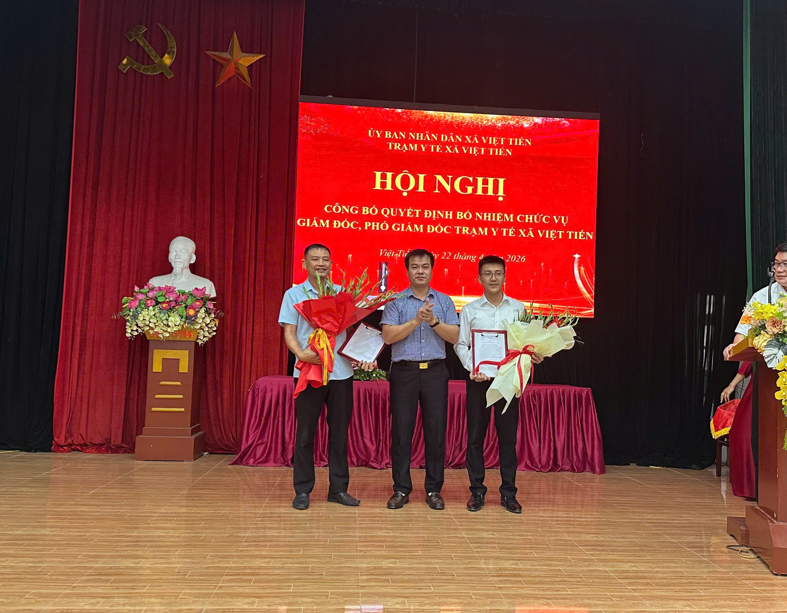 Xã Việt Tiến tổ chức Hội nghị công bố Quyết định bổ nhiệm Giám đốc, Phó giám đốc Trạm y tế xã