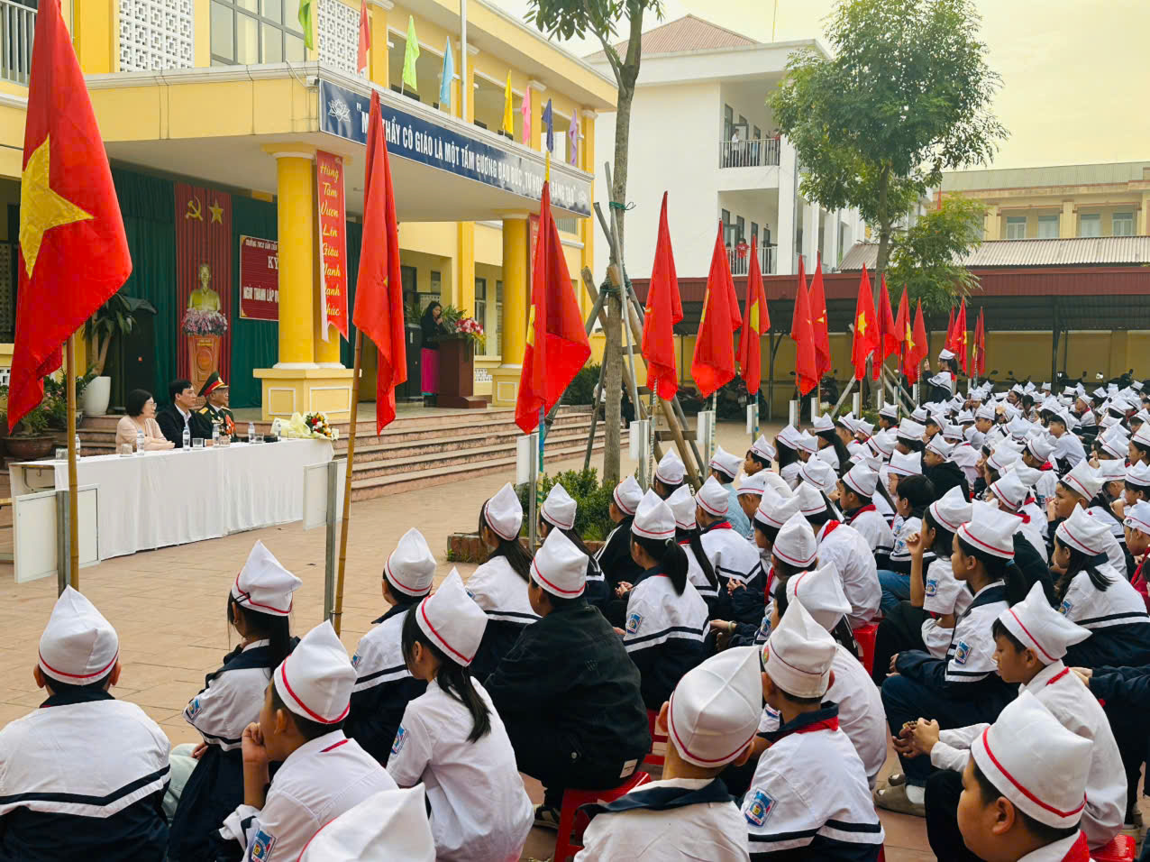 Trường THCS Dân Tiến tổ chức chương trình kỷ niệm 81 năm ngày thành lập Quân đội nhân dân Việt Nam (22/12/1994 – 22/12/2025)