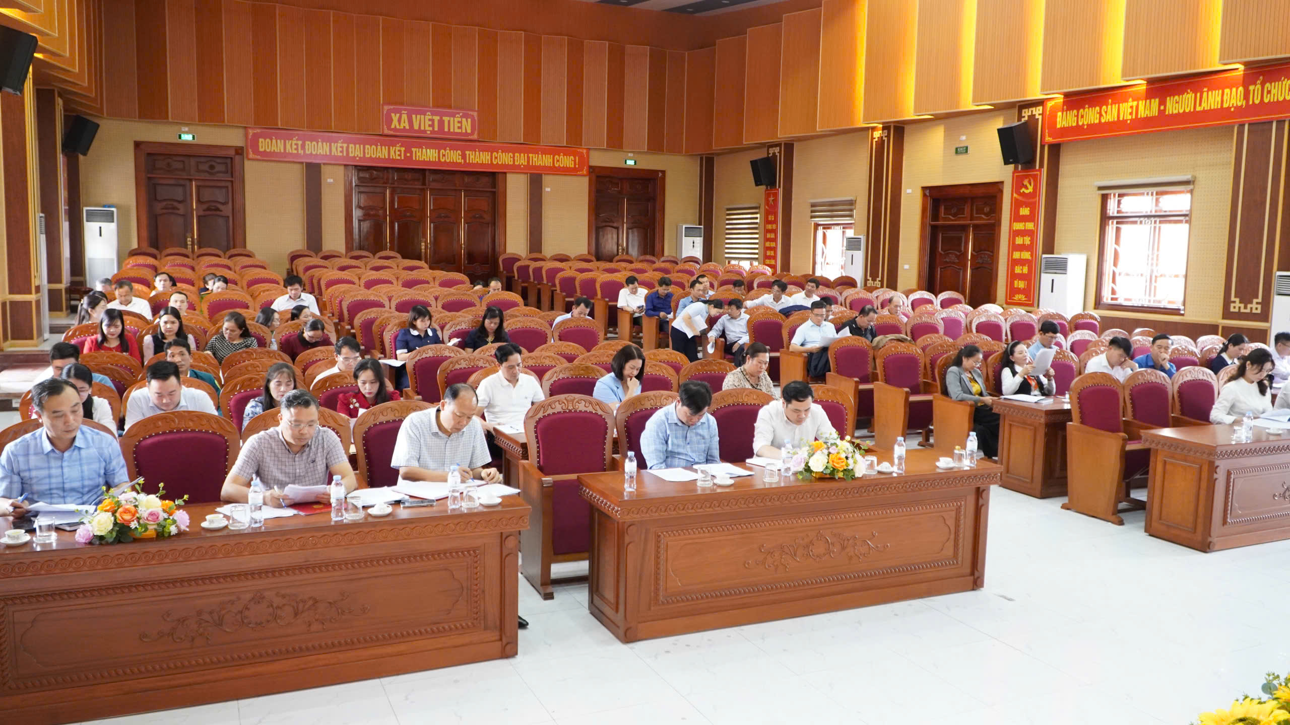 Đảng ủy xã Việt Tiến tổ chức Hội nghị Ban chấp hành Đảng bộ xã lần thứ thứ 8 (mở rộng)