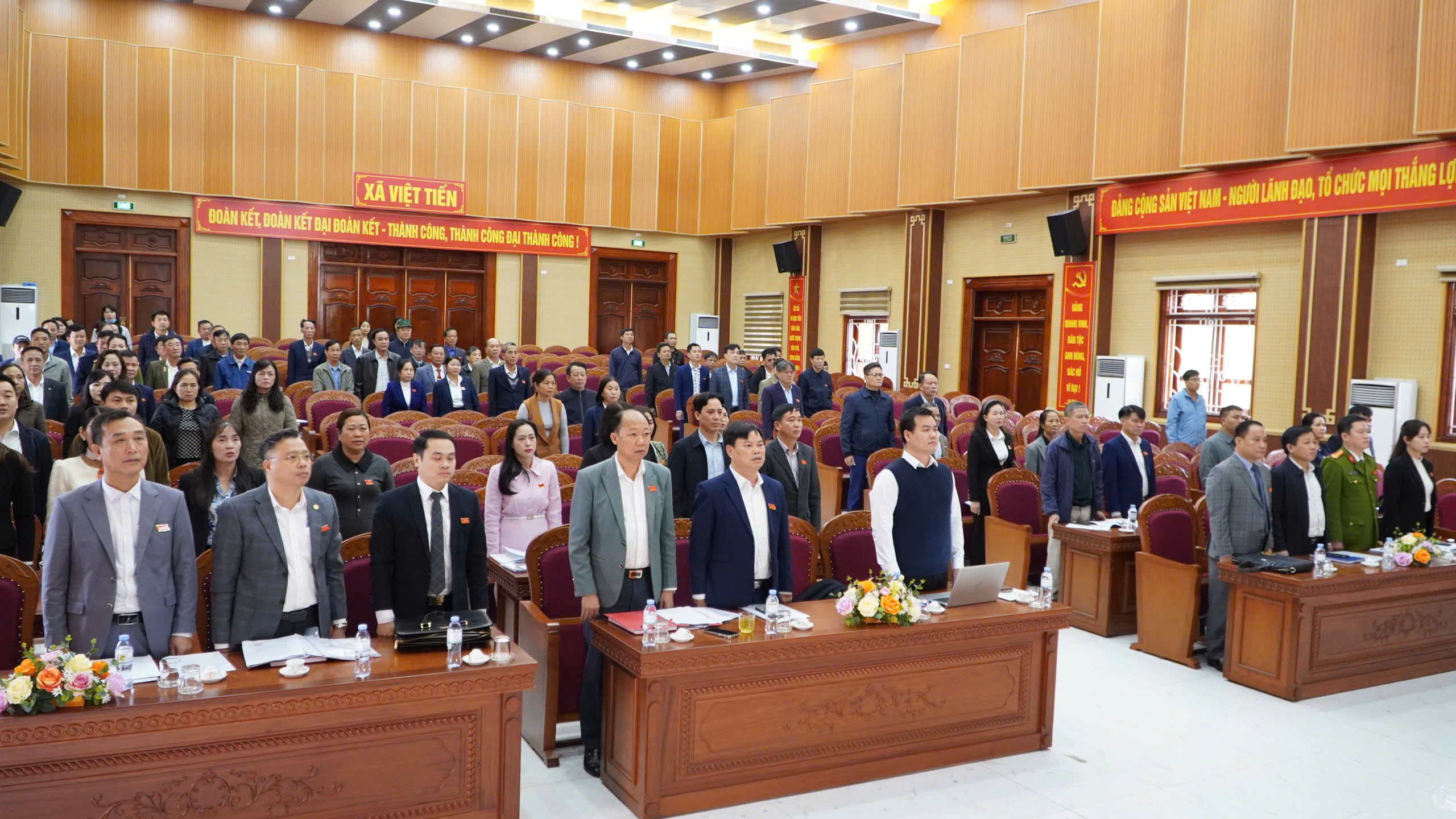 HĐND xã Việt Tiến khóa I nhiệm kỳ 2021 - 2026 tổ chức kỳ họp thứ 4 (kỳ họp thường lệ cuối năm 2025)