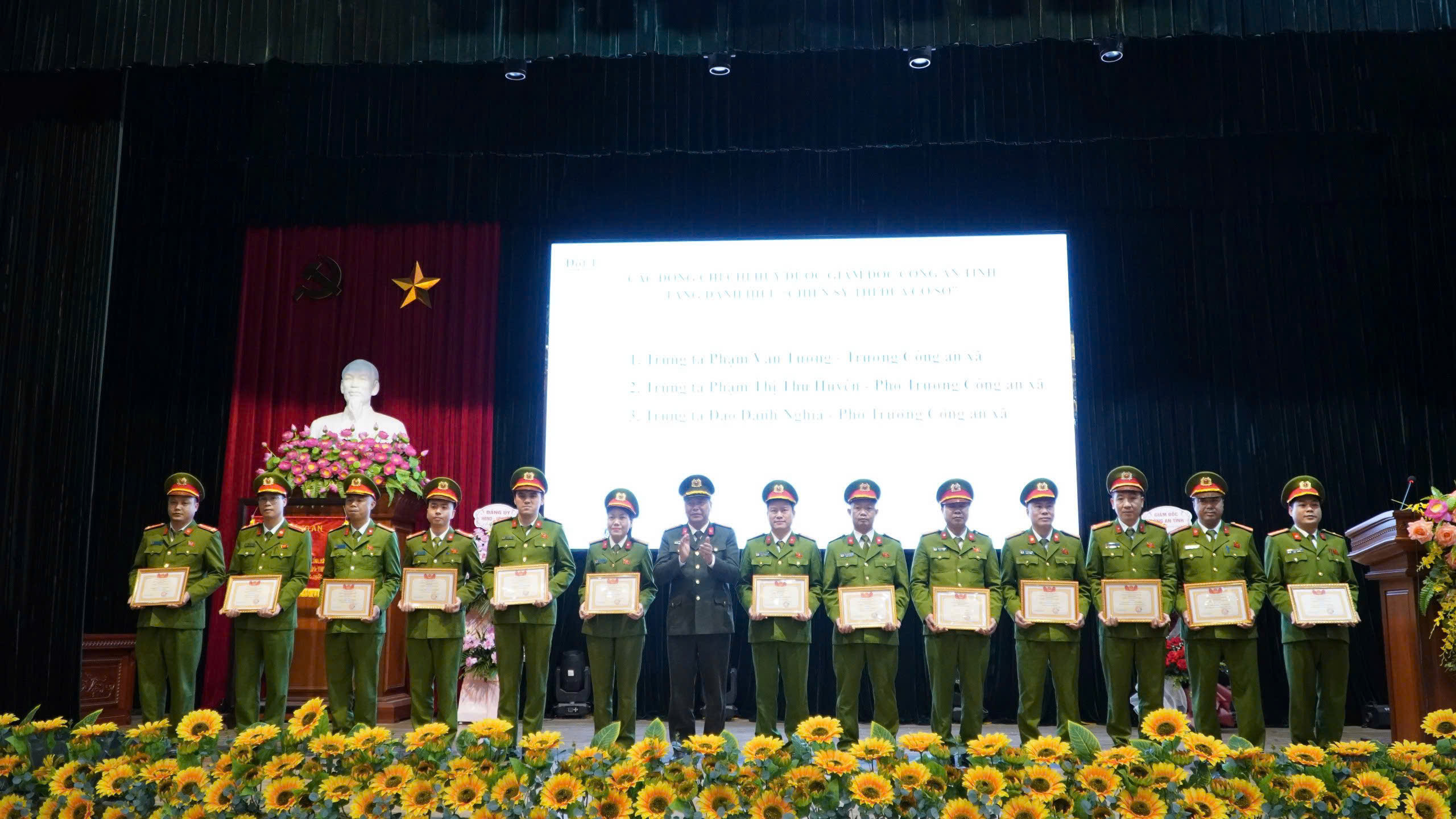 Công an xã Việt Tiến: Tổ chức Hội nghị triển khai công tác Công an và phát động phong trào thi đua “Vì an ninh tổ quốc” năm 2026