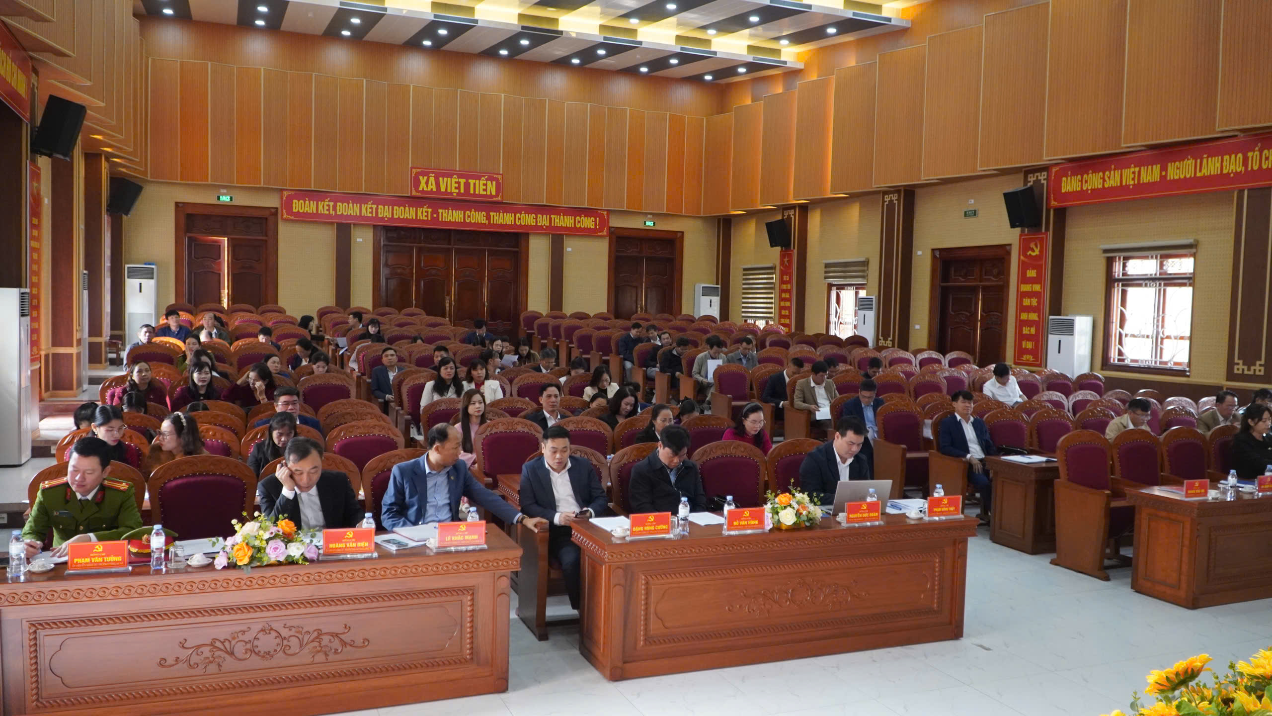 Xã Việt Tiến tổ chức Hội nghị lấy ý kiến cử tri nơi công tác đối với người được dự kiến giới thiệu ứng cử Đại biểu HĐND xã, nhiệm kỳ 2026 – 2031.