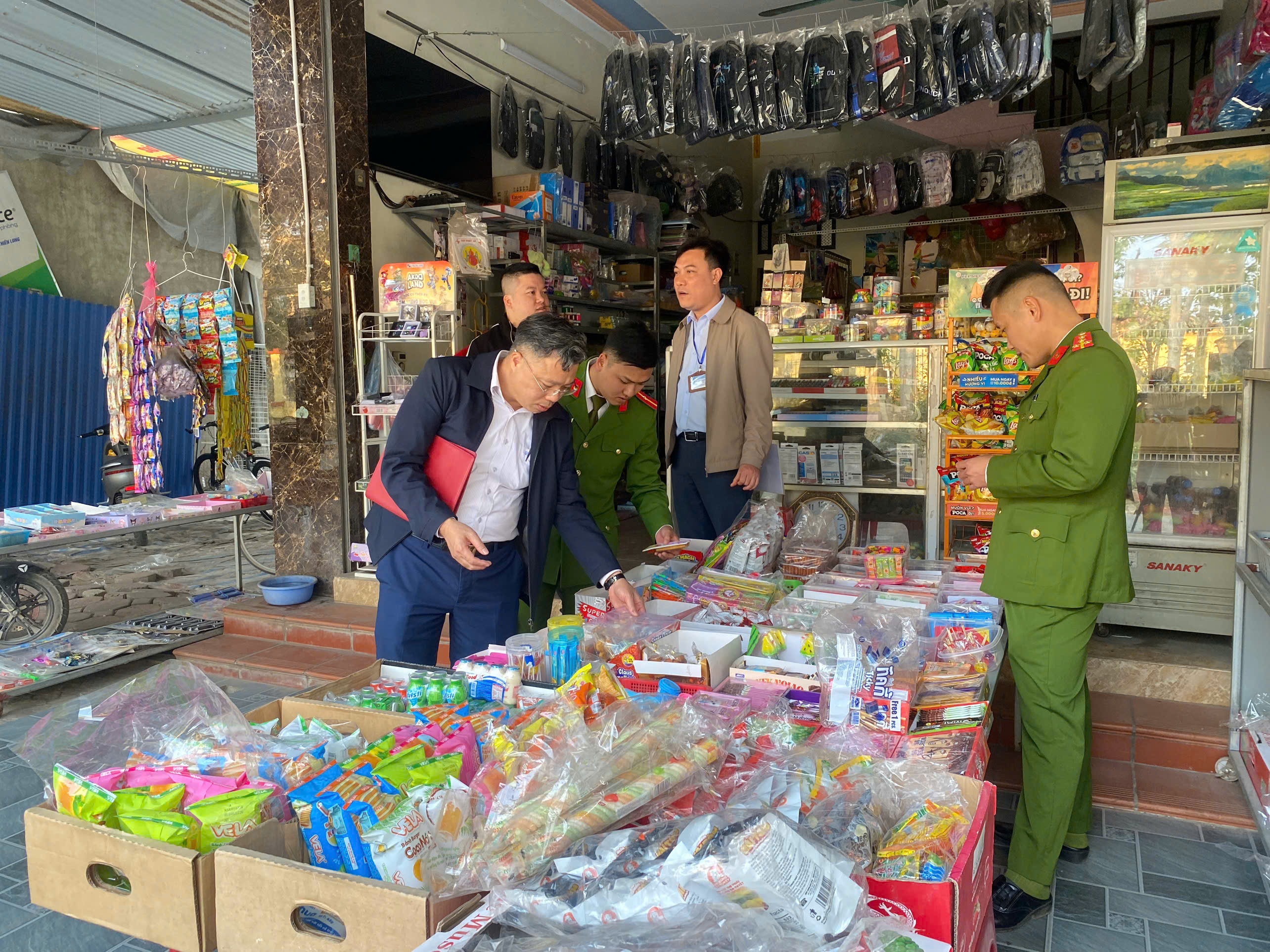Xã Việt Tiến ra quân kiểm tra vệ sinh an toàn thực phẩm dịp Tết Nguyên đán Bính Ngọ và Lễ hội Xuân năm 2026