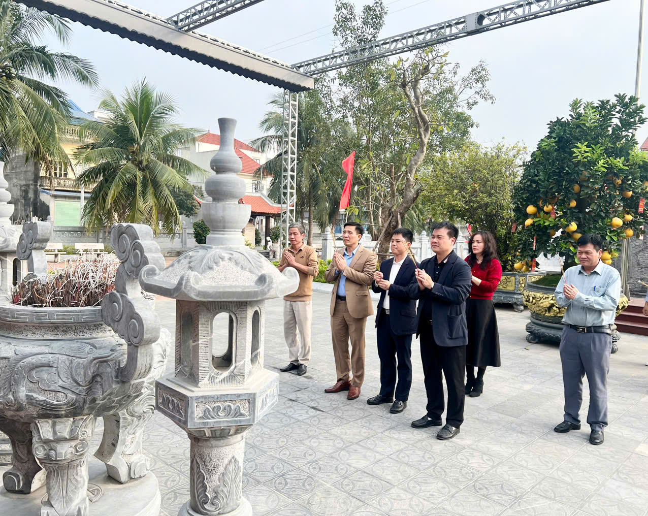 Lãnh đạo Sở xây dựng và Sở Văn hóa, Thể thao & Du lịch tỉnh Hưng Yên khảo sát xây dựng tượng Chủ tịch Hồ Chí Minh tại xã Việt Tiến