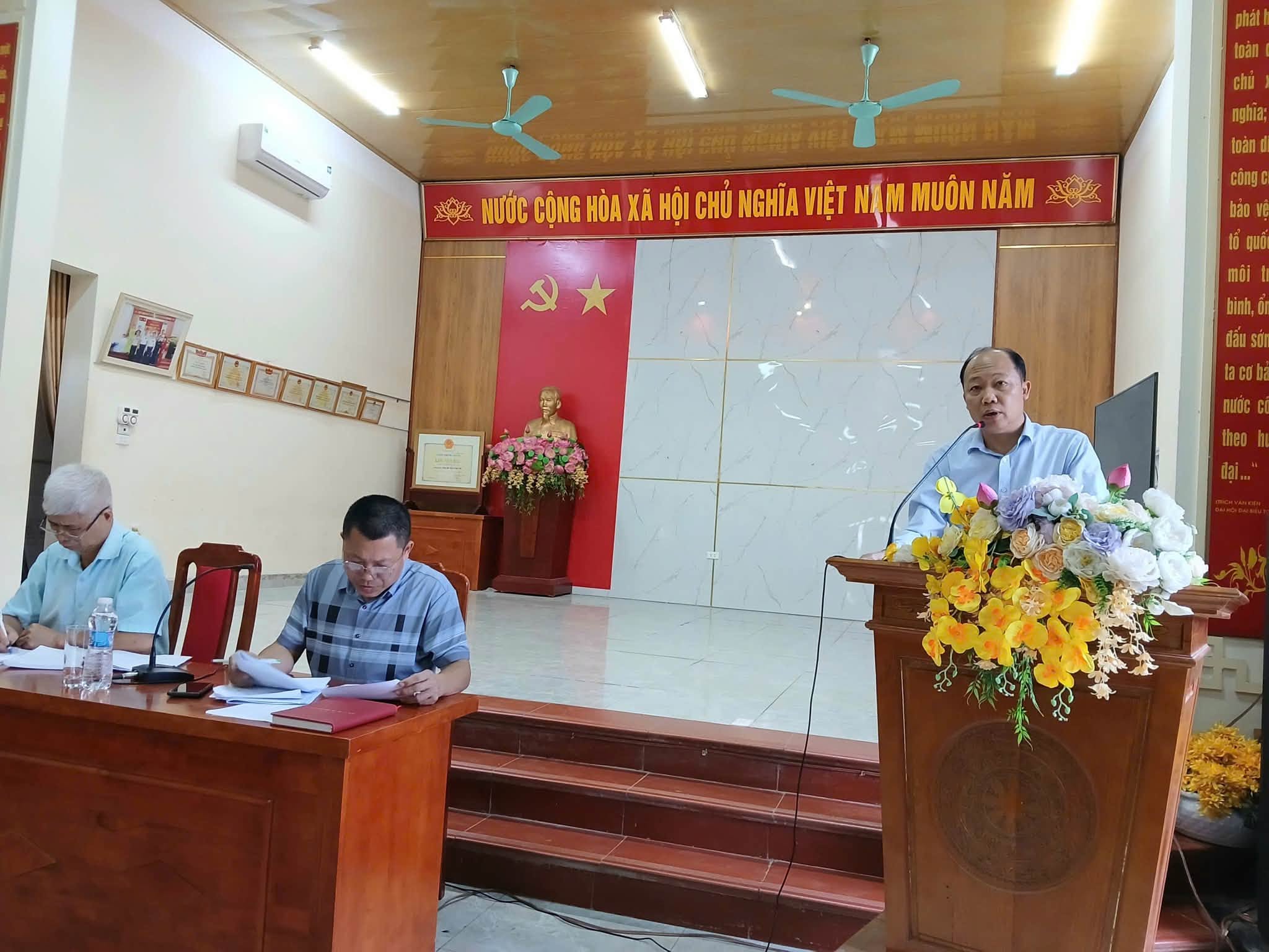 Lãnh đạo xã Việt Tiến dự sinh hoạt chi bộ thường kỳ tại các thôn