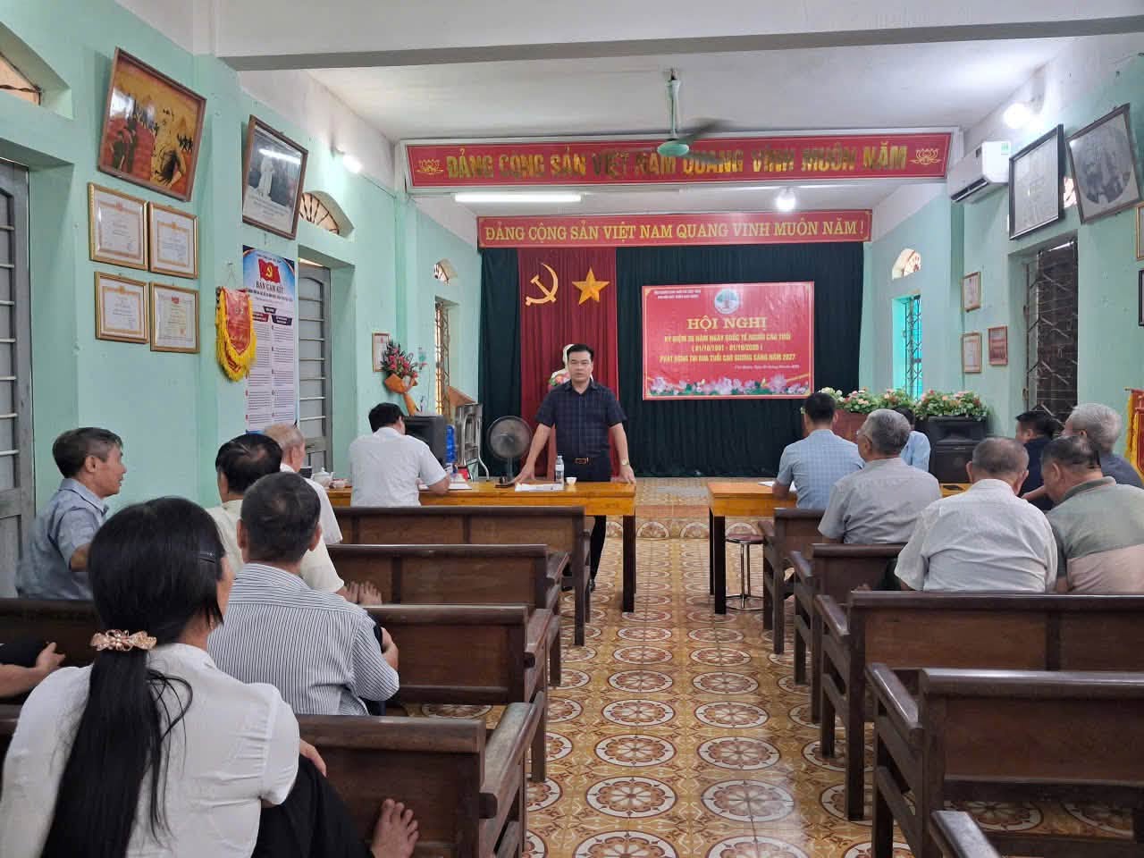 Đồng chí Nguyễn Đức Đoàn – Phó bí thư Đảng ủy, Chủ tịch UBND xã dự sinh hoạt chi bộ thường kỳ tại thôn Việt Hòa và thôn Cao Quán