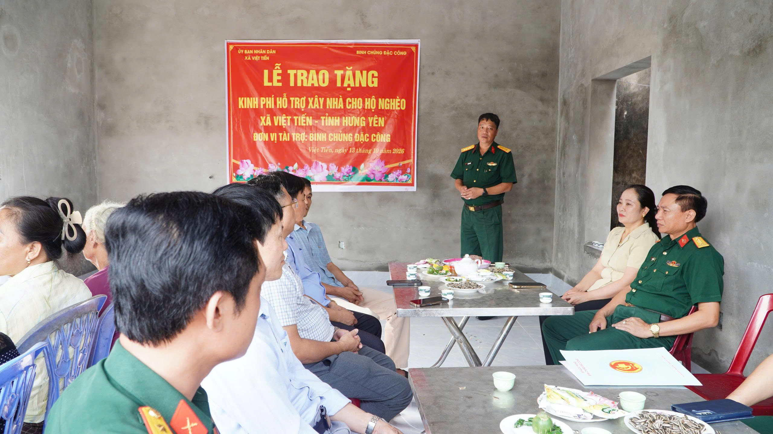 Xã Việt Tiến tổ chức hội nghị trao quà của binh chủng đặc công hỗ trợ xây dựng nhà ở cho hộ gia đình có hoàn cảnh khó khăn