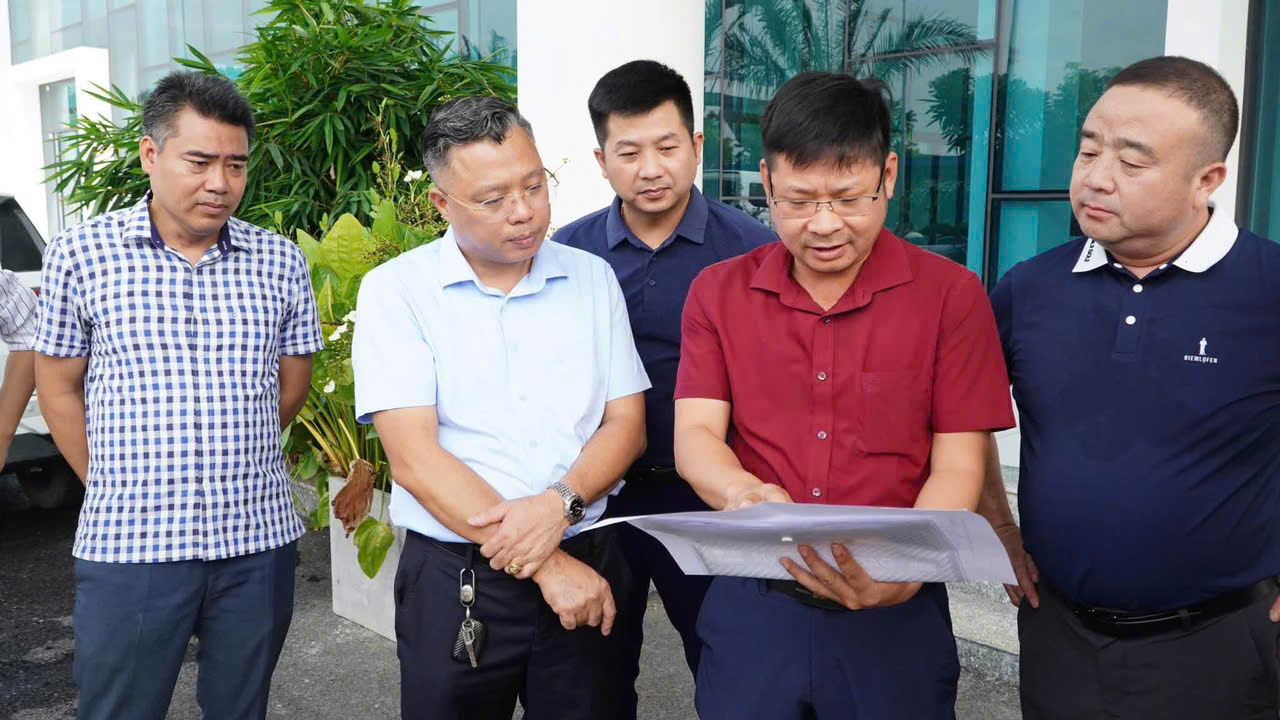 Đoàn Công ty TNHH Công nghệ Sinh học Dược Cốc Thụy Phong (Thiểm Tây, Trung Quốc) khảo sát, tìm hiểu môi trường đầu tư tại xã Việt Tiến